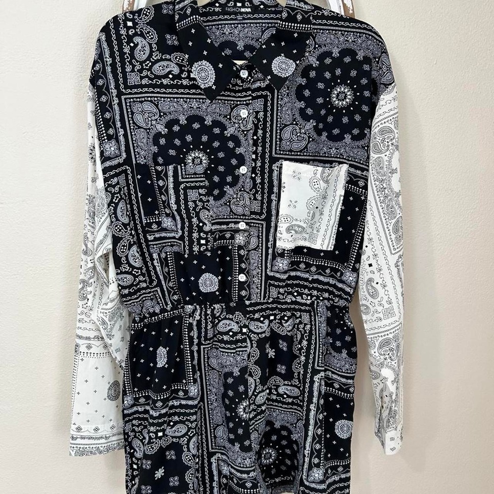 Fashion nova large Black white paisley print bandana long sleeve shorts romper
